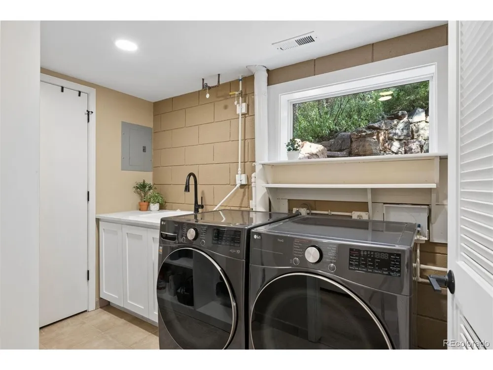 127 Via Vallecito Manitou Springs, CO 80829