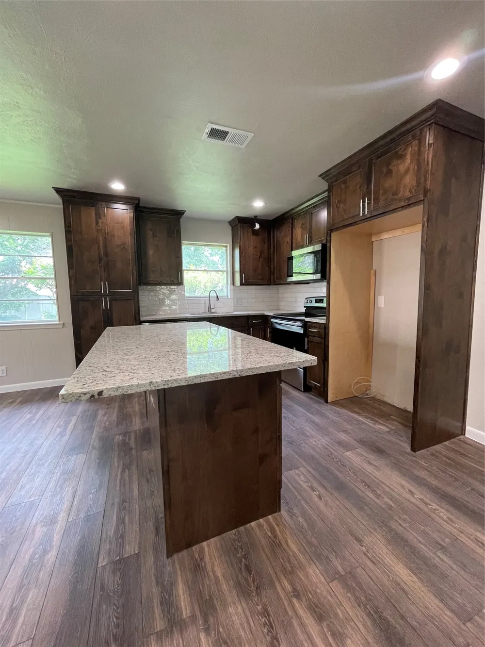 613 E Mustang Street Crowley, TX 76036