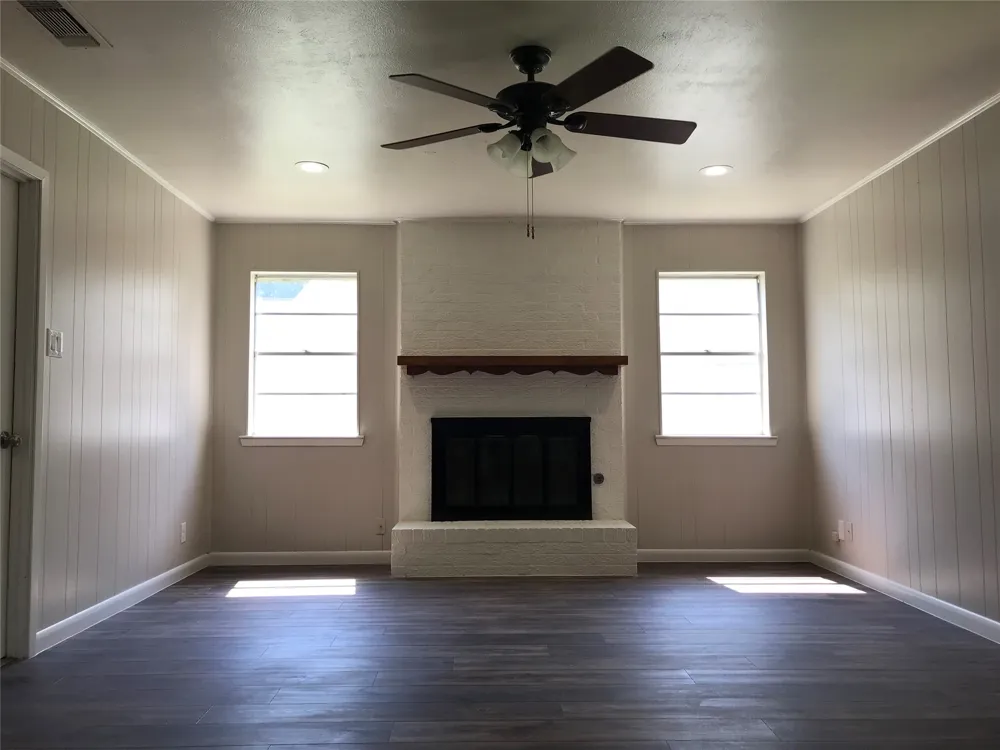613 E Mustang Street Crowley, TX 76036