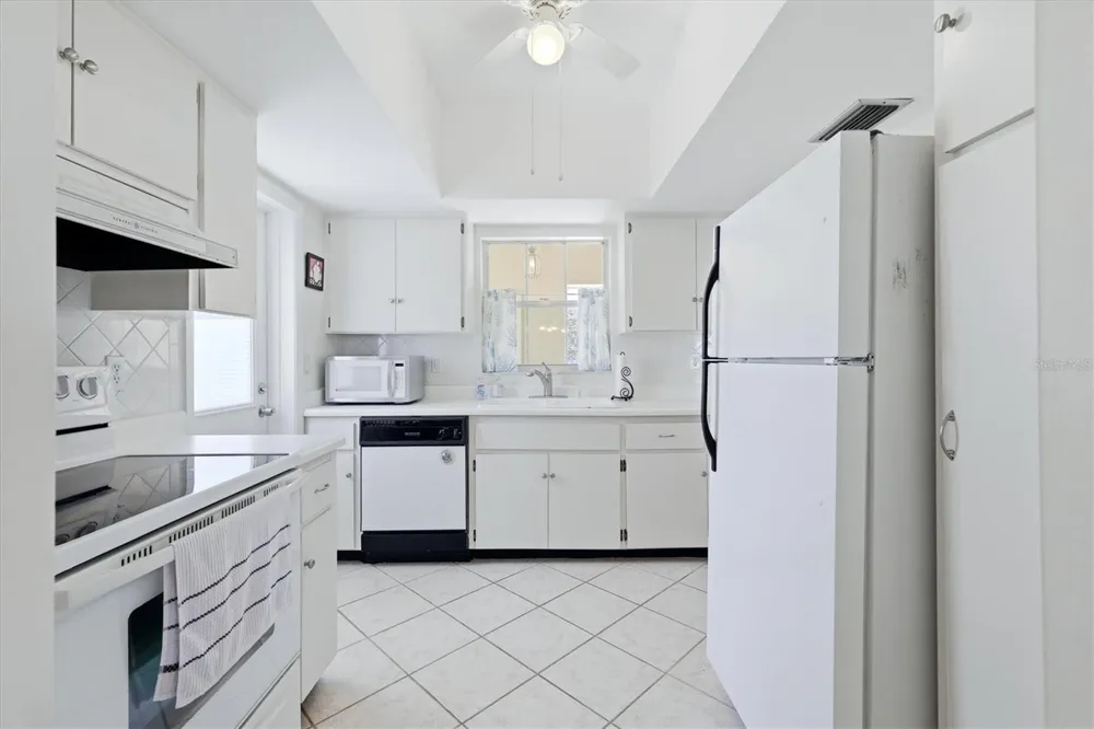 5887 TIDEWOOD AVENUE #2 Sarasota, FL 34231