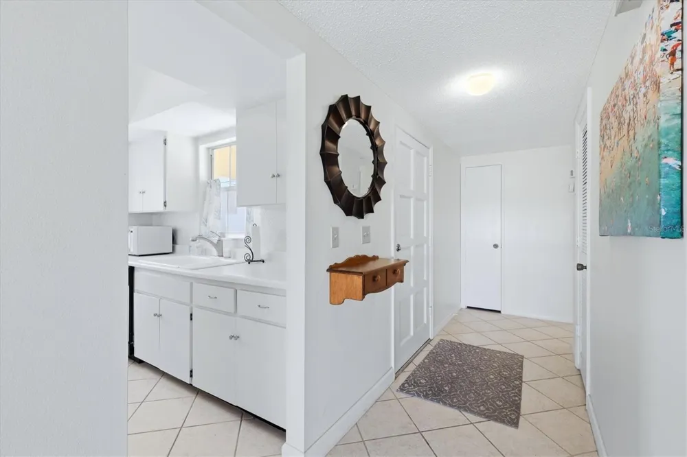 5887 TIDEWOOD AVENUE #2 Sarasota, FL 34231