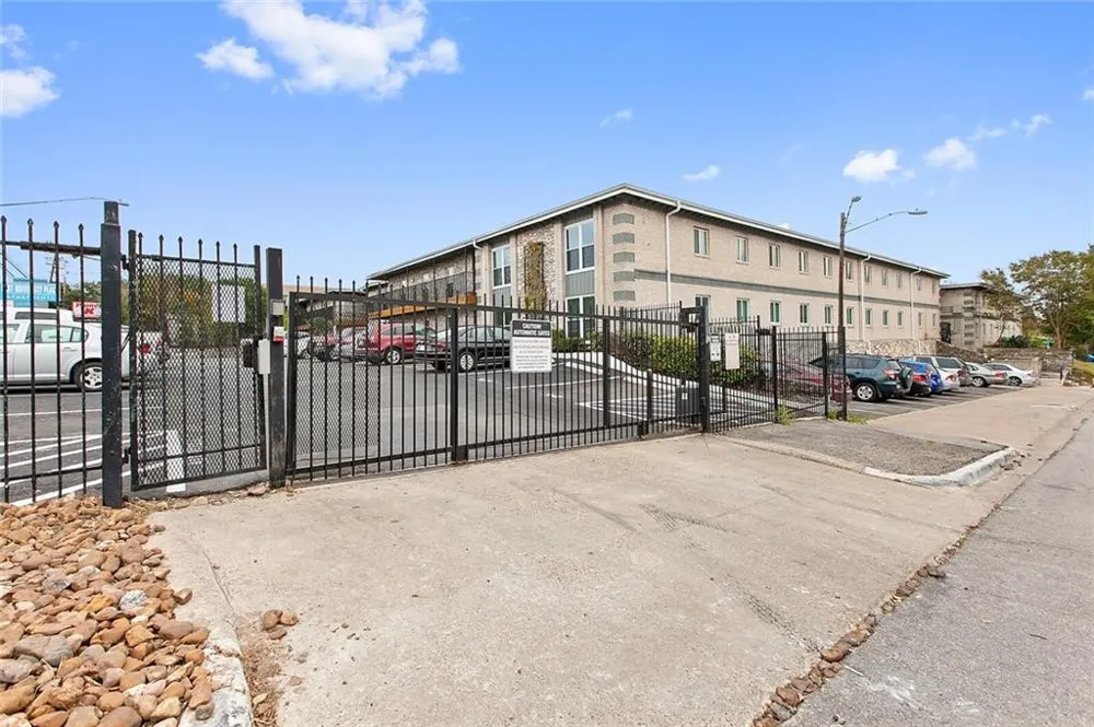 2401 Manor Road #216 Austin, TX 78722