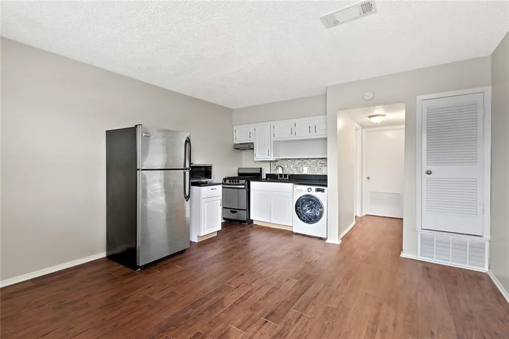 2401 Manor Road #216 Austin, TX 78722