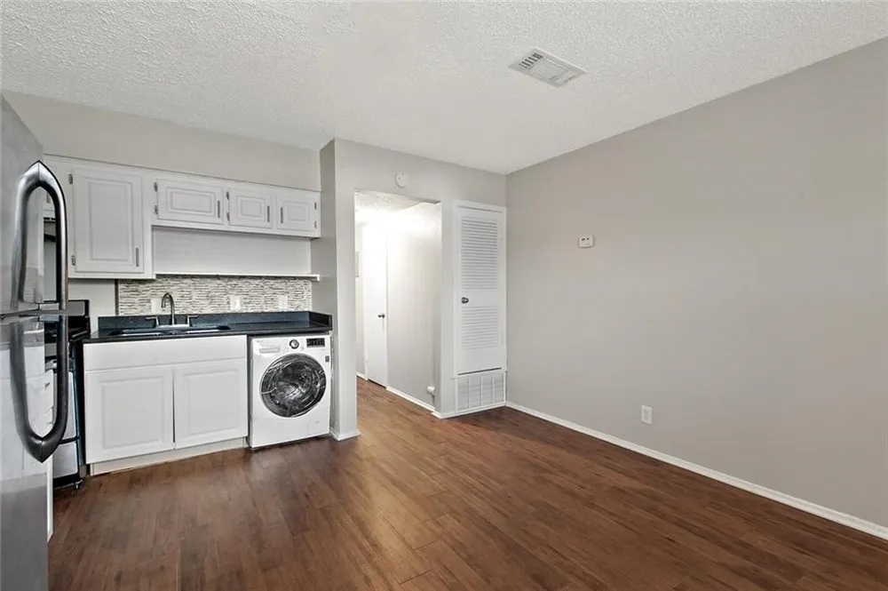 2401 Manor Road #216 Austin, TX 78722