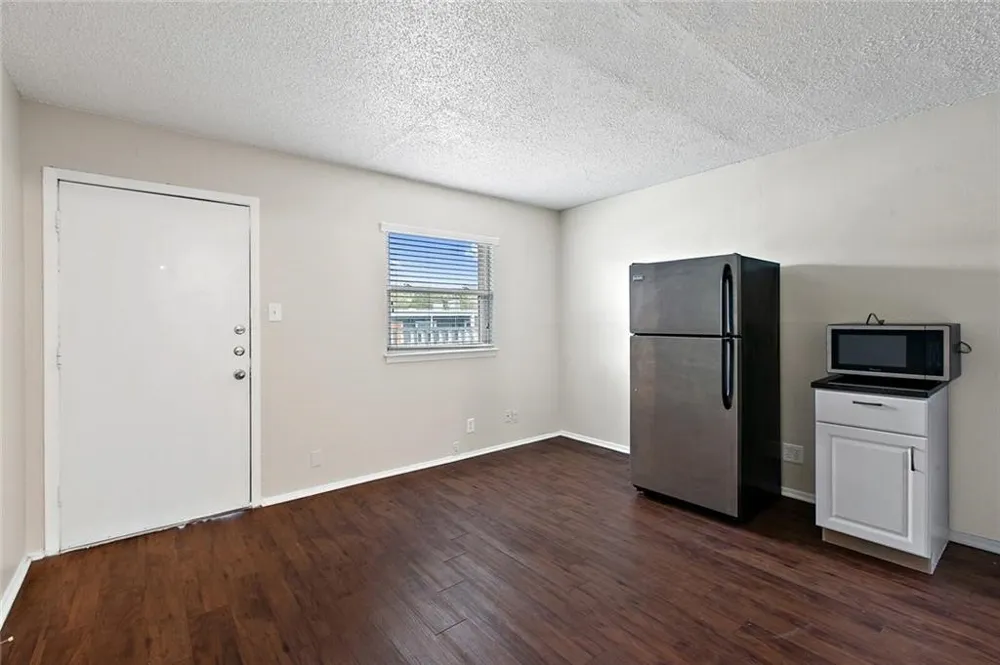 2401 Manor Road #216 Austin, TX 78722