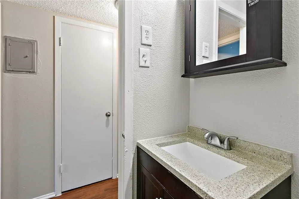 2401 Manor Road #216 Austin, TX 78722