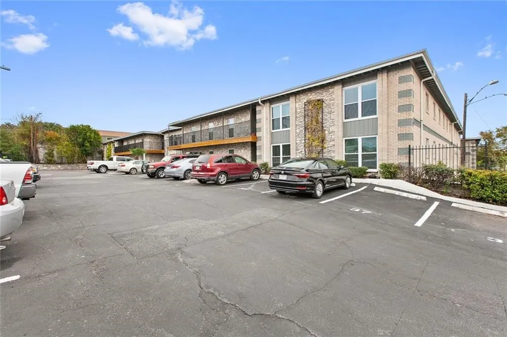2401 Manor Road #216 Austin, TX 78722