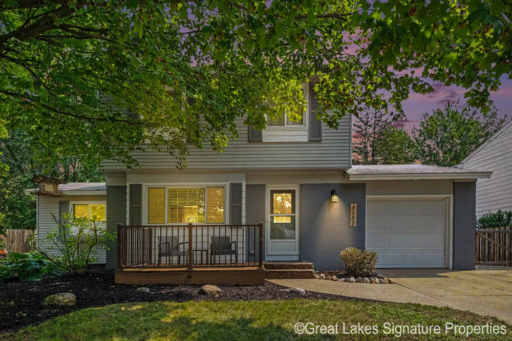 8282 Courtland Drive NE Rockford, MI 49341