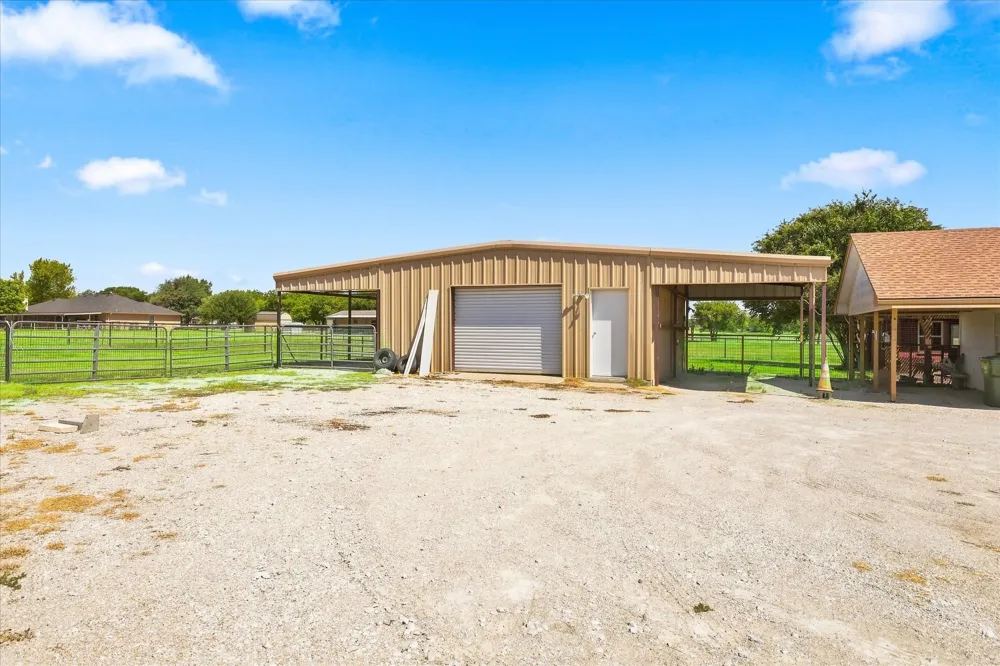 11555 Plainview Road Krum, TX 76249