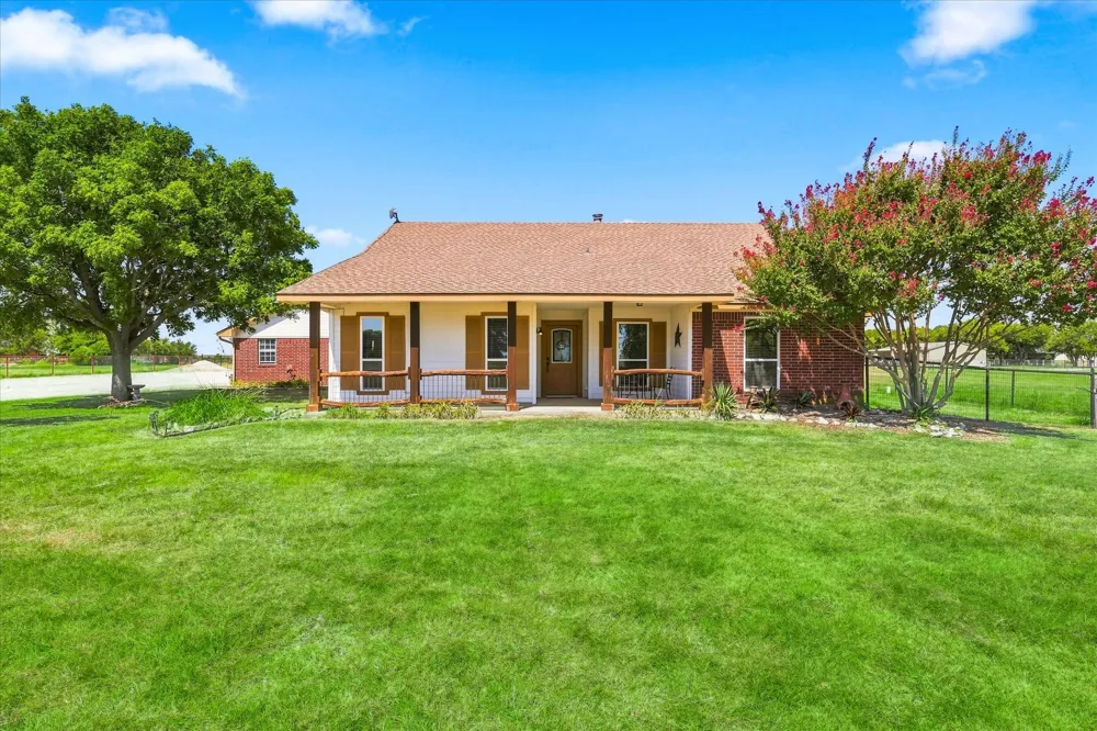 11555 Plainview Road Krum, TX 76249