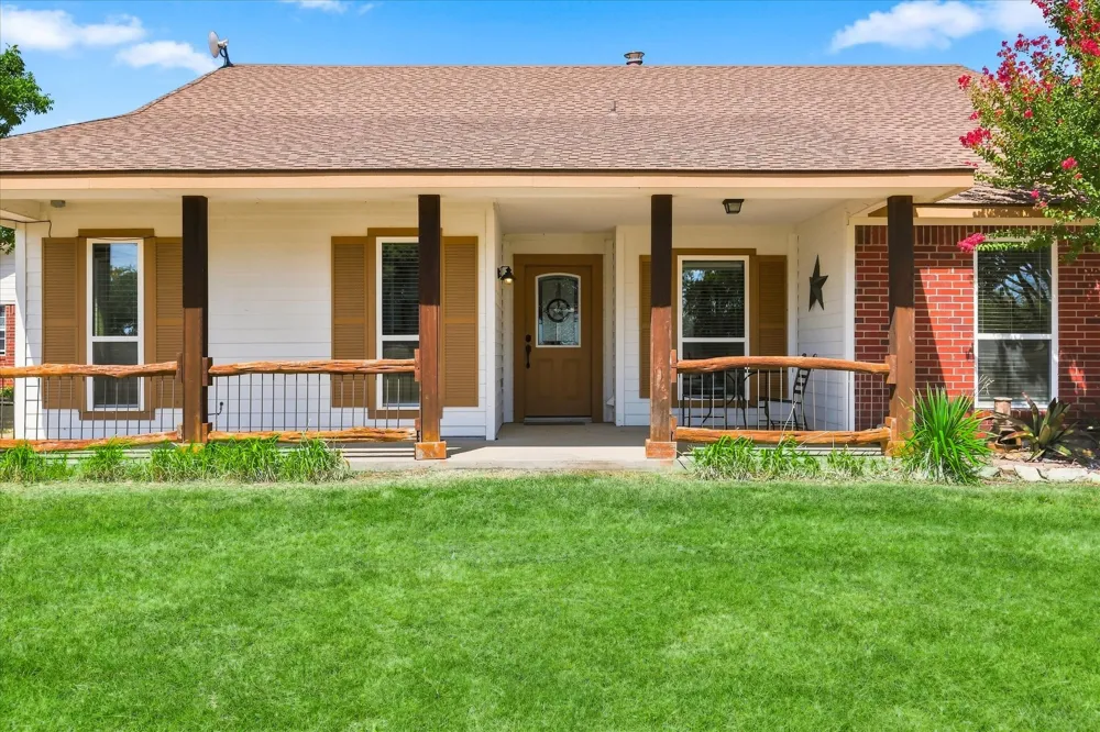 11555 Plainview Road Krum, TX 76249