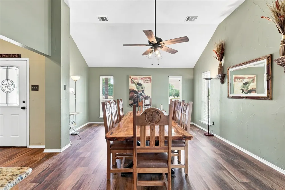 11555 Plainview Road Krum, TX 76249