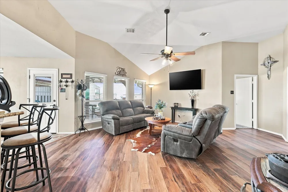 11555 Plainview Road Krum, TX 76249