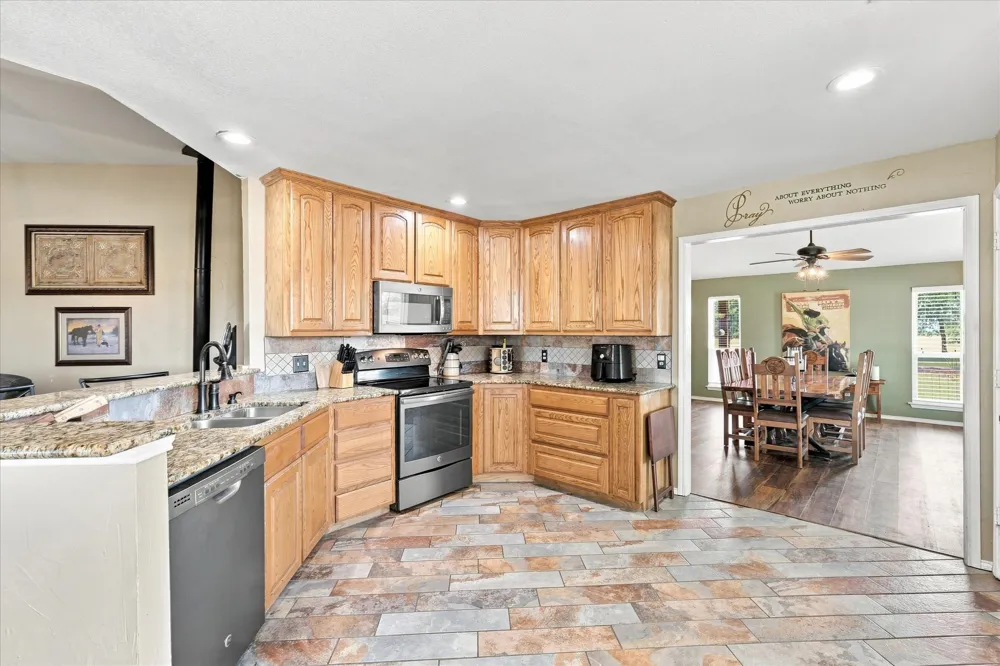 11555 Plainview Road Krum, TX 76249