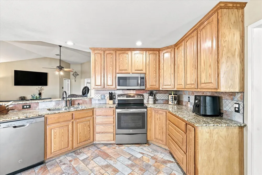 11555 Plainview Road Krum, TX 76249