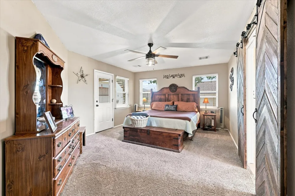 11555 Plainview Road Krum, TX 76249