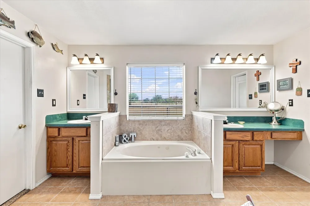 11555 Plainview Road Krum, TX 76249