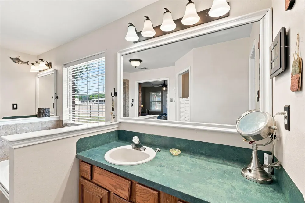11555 Plainview Road Krum, TX 76249