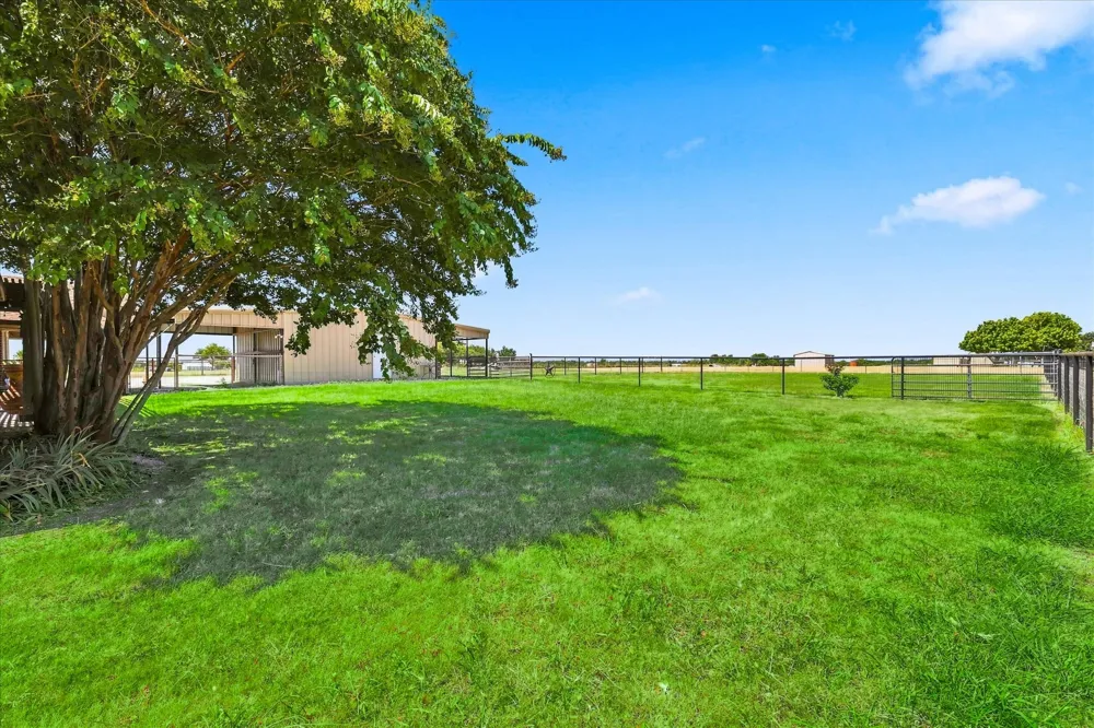 11555 Plainview Road Krum, TX 76249