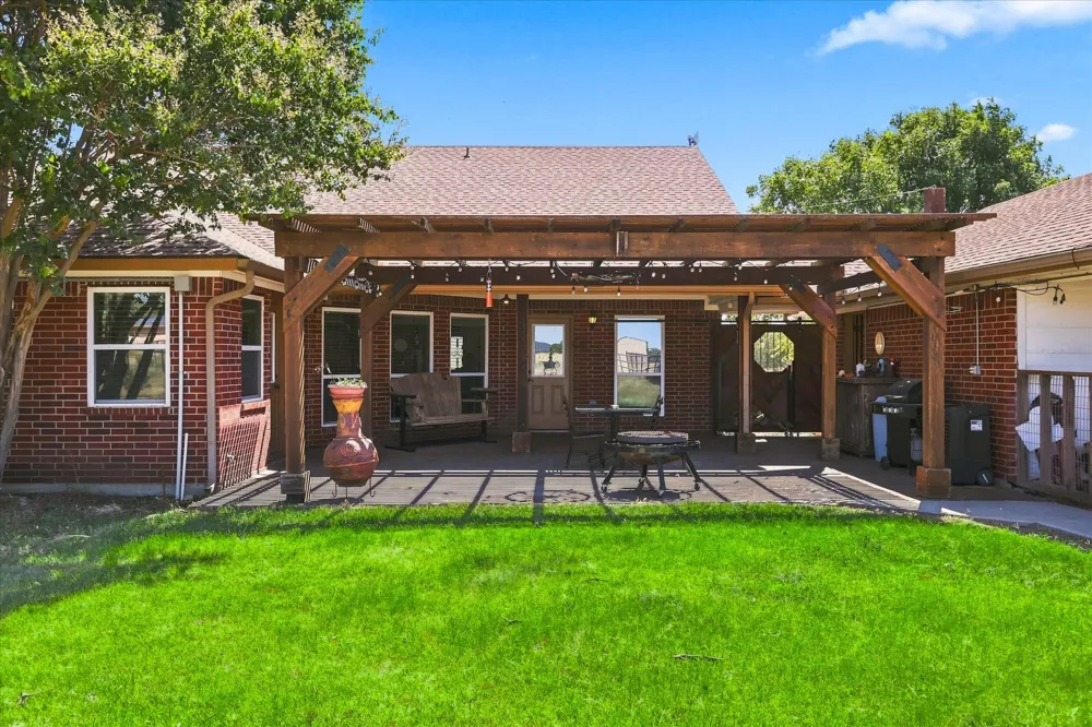 11555 Plainview Road Krum, TX 76249