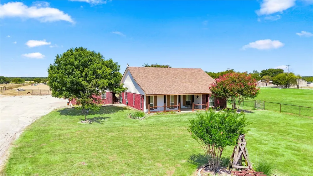 11555 Plainview Road Krum, TX 76249