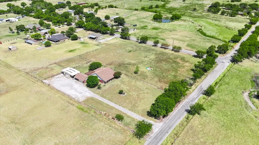 11555 Plainview Road Krum, TX 76249