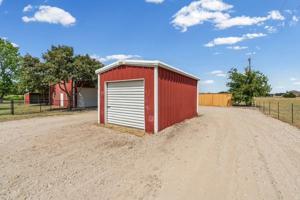 627 County Road 4445 Trenton, TX 75490