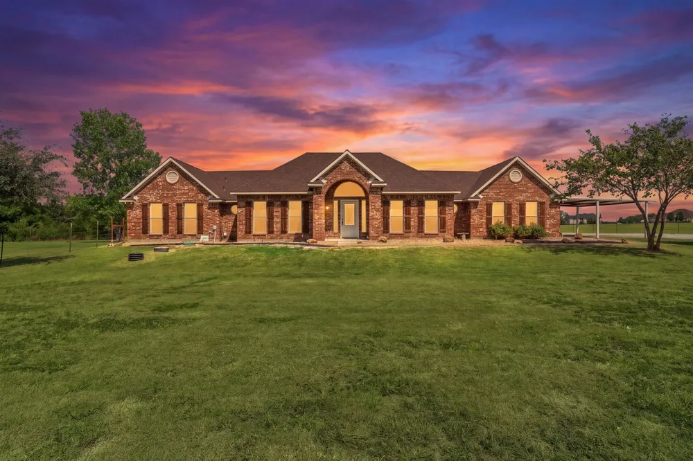 627 County Road 4445 Trenton, TX 75490