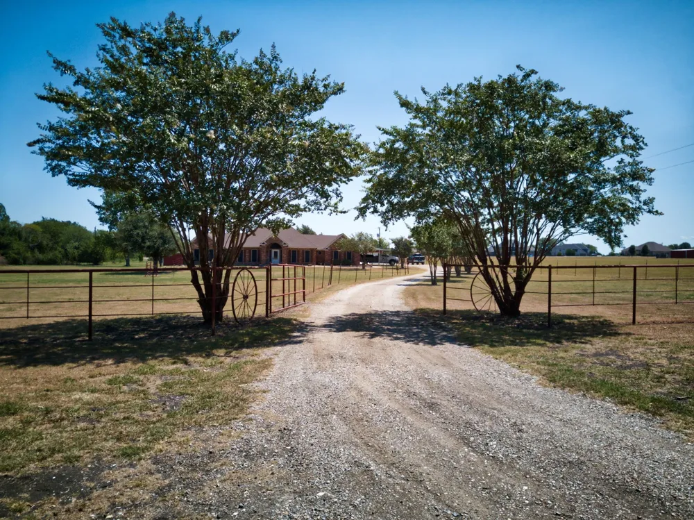 627 County Road 4445 Trenton, TX 75490