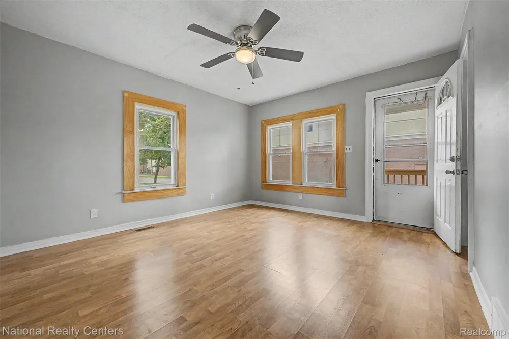 1759 Howard Street Lincoln Park City, MI 48146