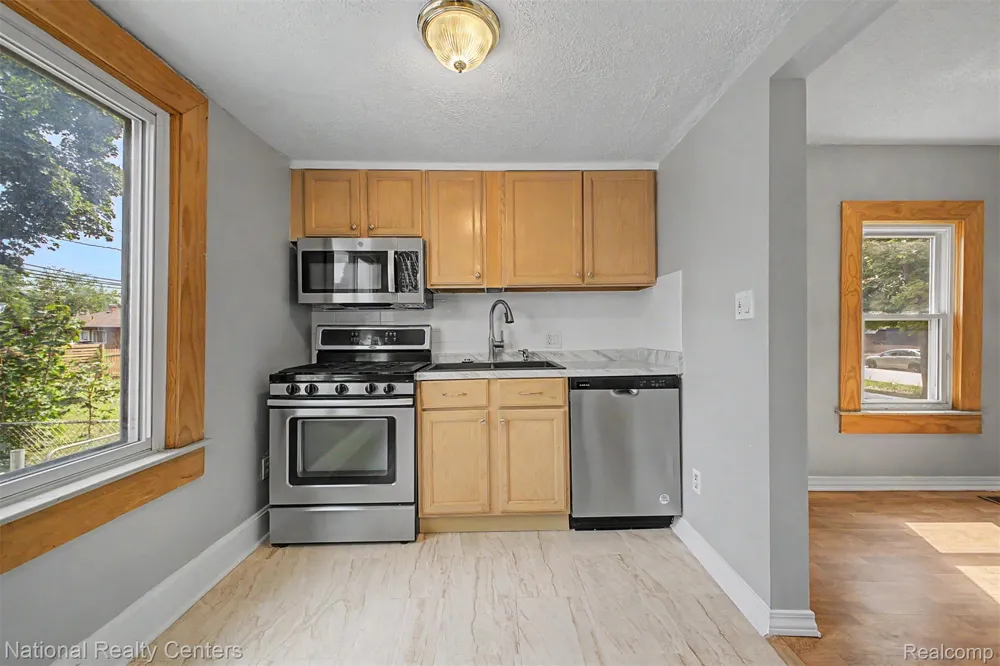 1759 Howard Street Lincoln Park City, MI 48146