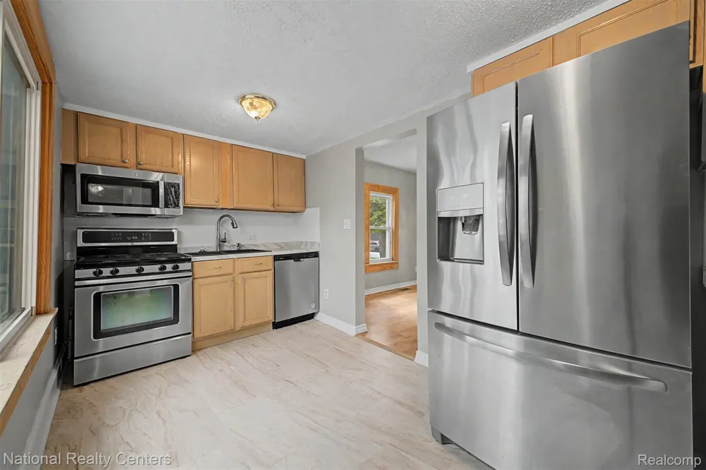 1759 Howard Street Lincoln Park City, MI 48146