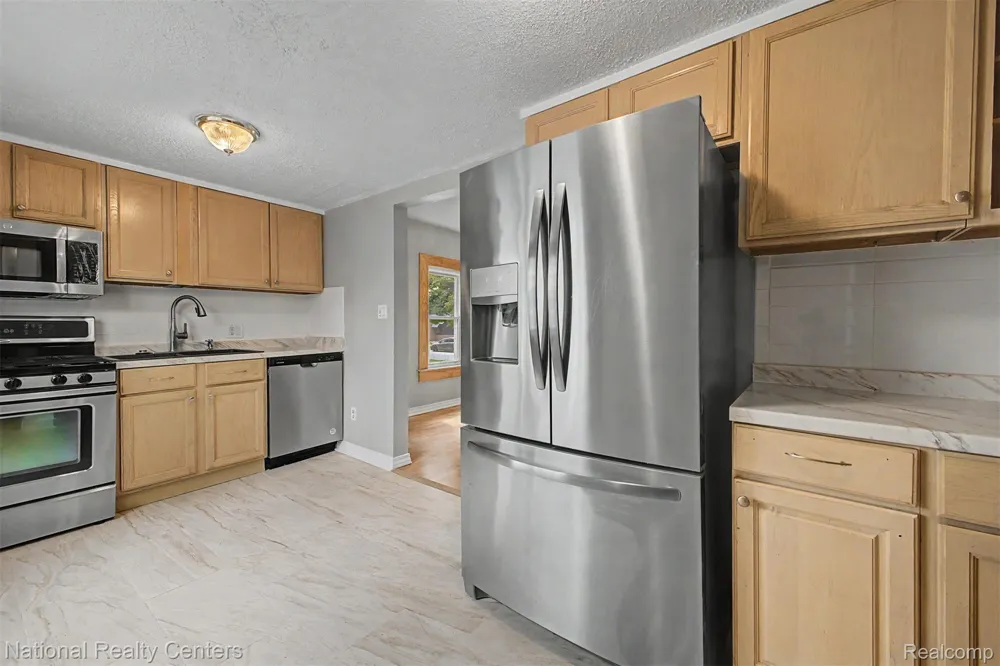 1759 Howard Street Lincoln Park City, MI 48146