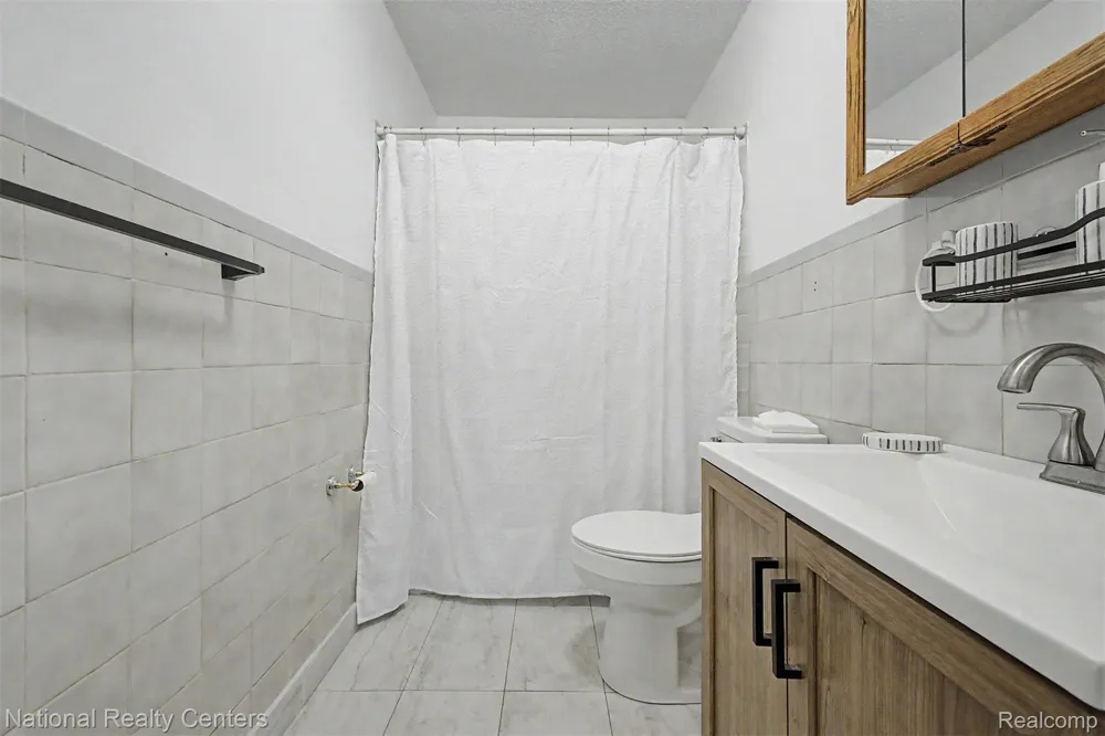 1759 Howard Street Lincoln Park City, MI 48146