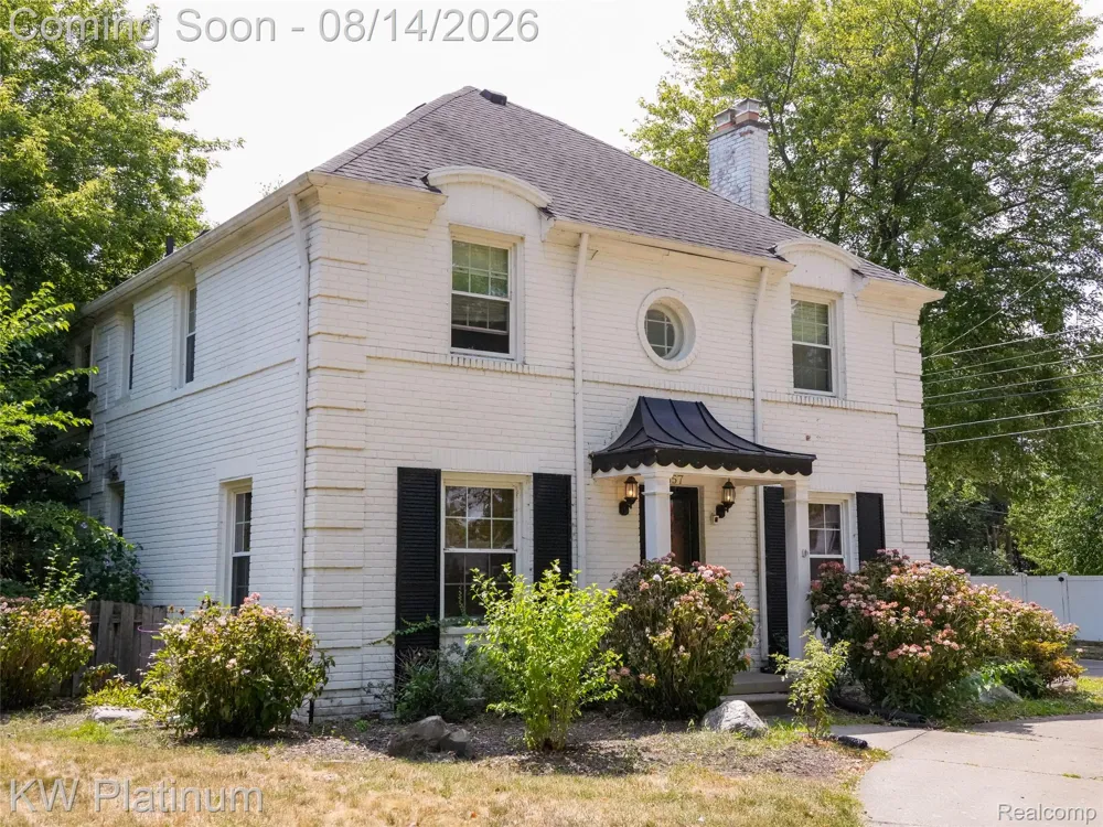 657 Hawthorne Road Grosse Pointe Woods City, MI 48236