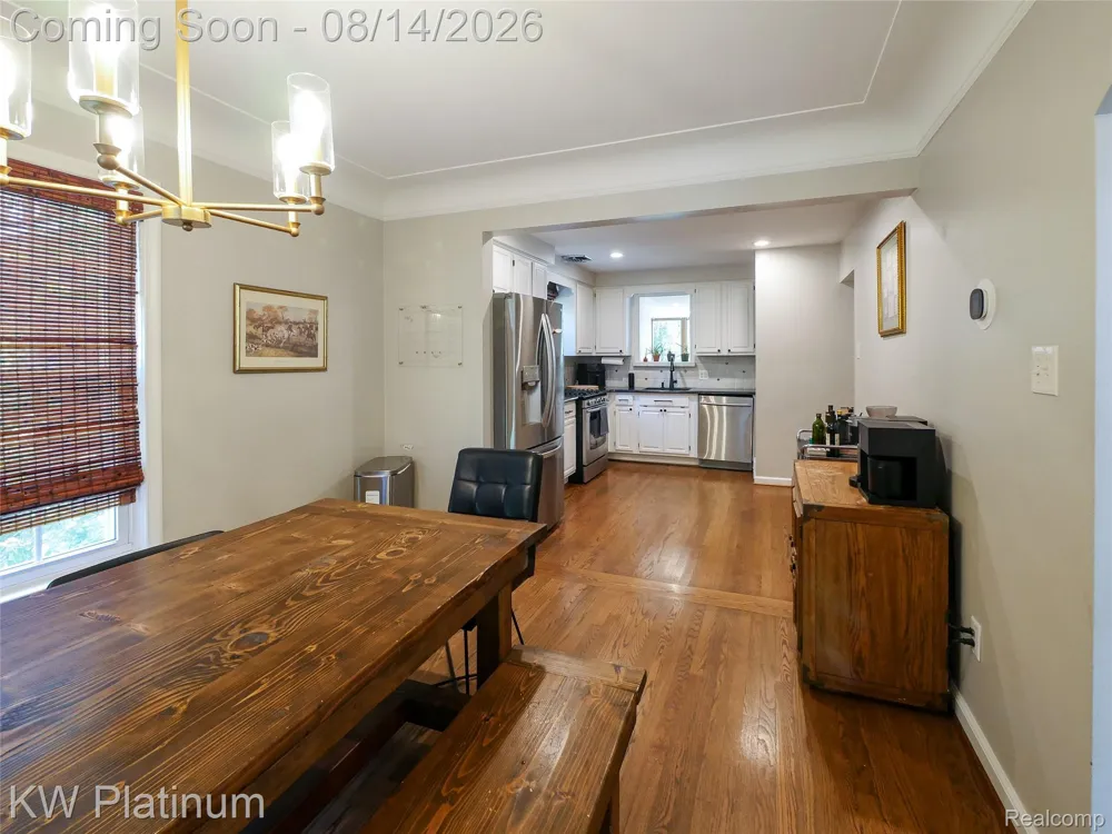 657 Hawthorne Road Grosse Pointe Woods City, MI 48236
