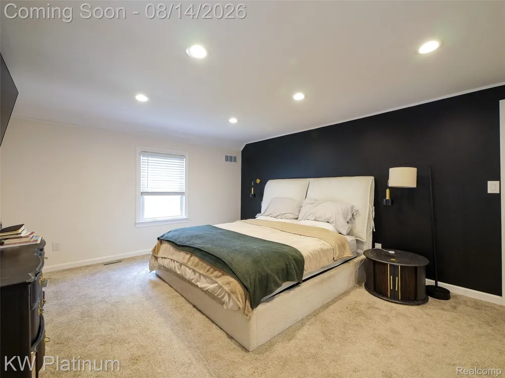 657 Hawthorne Road Grosse Pointe Woods City, MI 48236