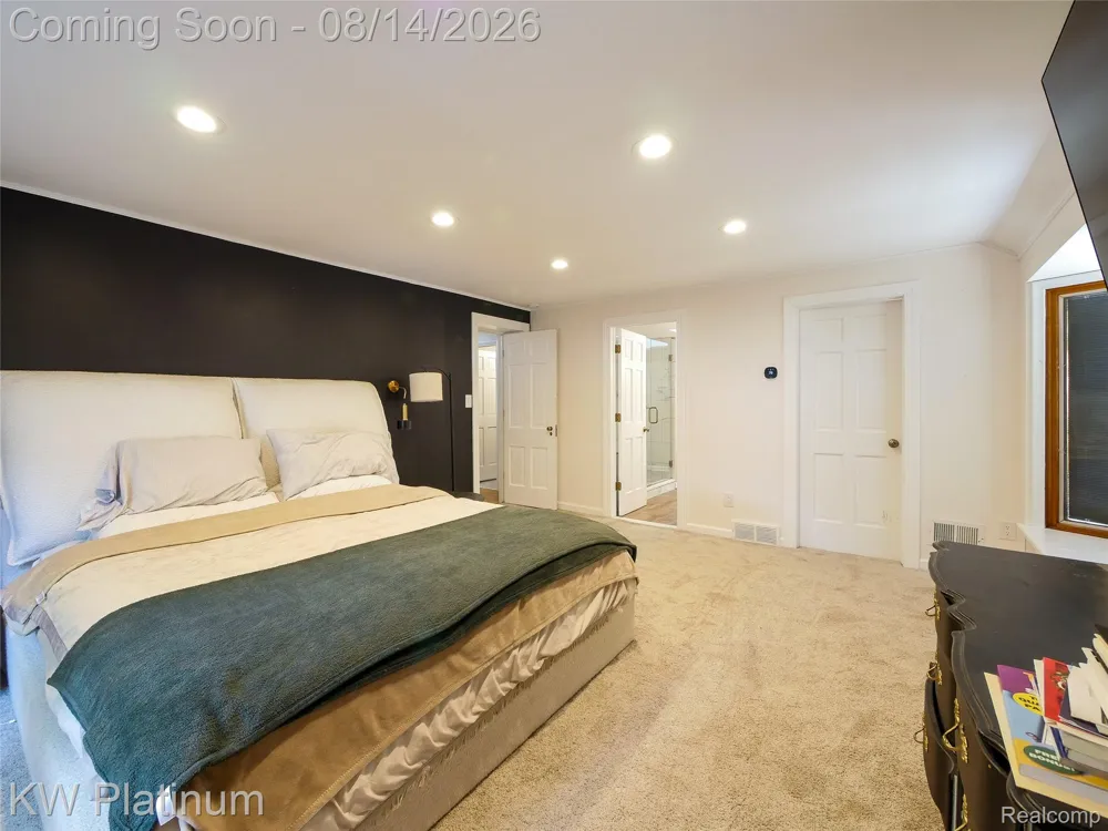 657 Hawthorne Road Grosse Pointe Woods City, MI 48236
