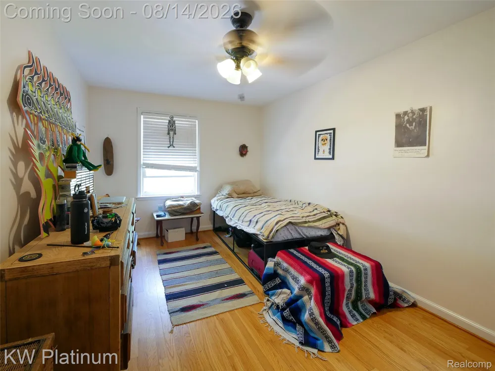 657 Hawthorne Road Grosse Pointe Woods City, MI 48236