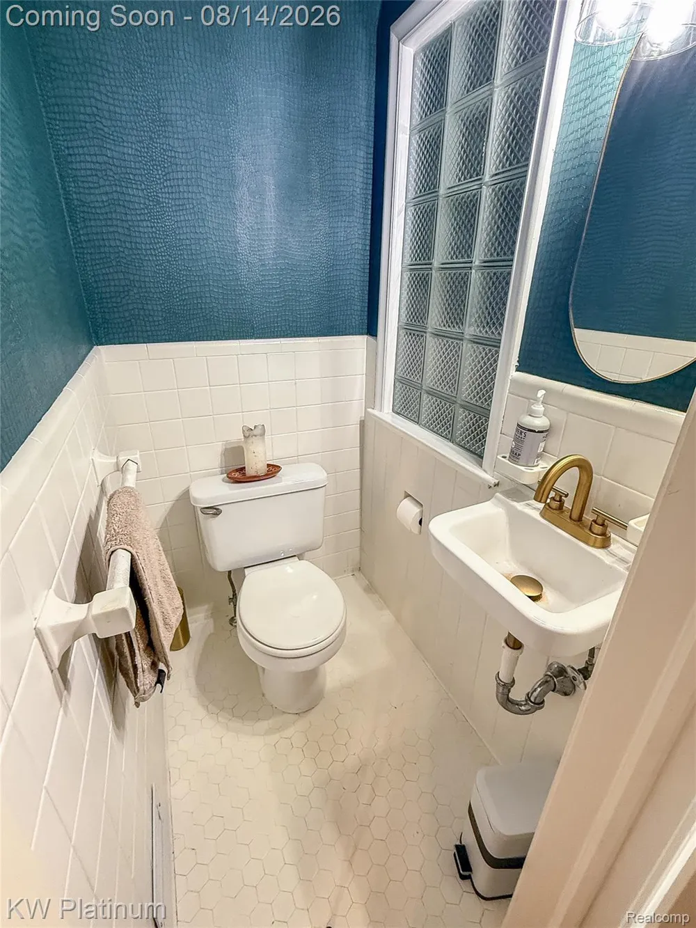 657 Hawthorne Road Grosse Pointe Woods City, MI 48236
