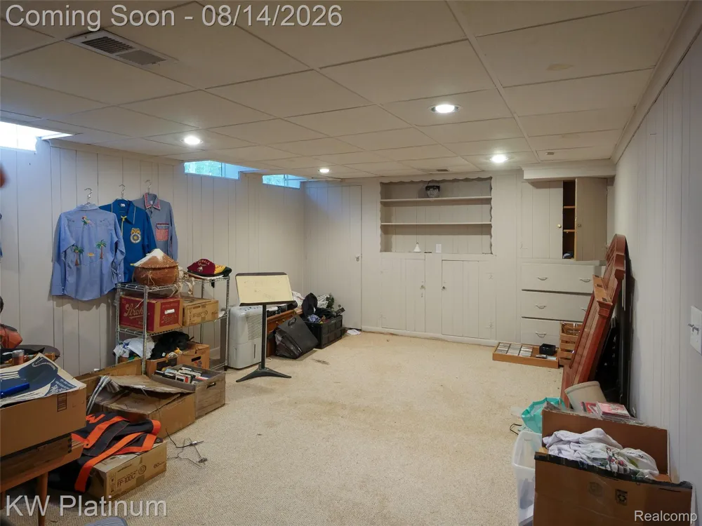657 Hawthorne Road Grosse Pointe Woods City, MI 48236