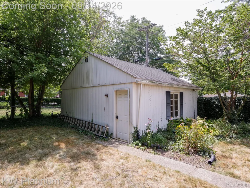 657 Hawthorne Road Grosse Pointe Woods City, MI 48236