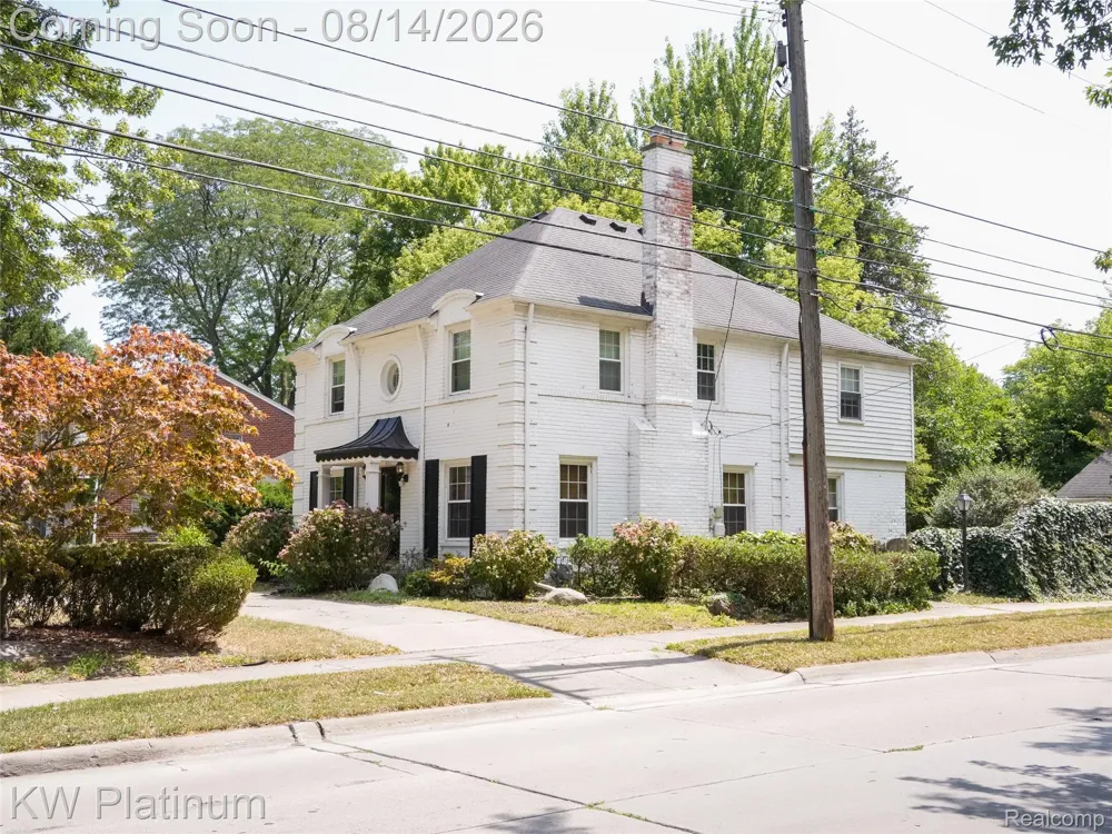 657 Hawthorne Road Grosse Pointe Woods City, MI 48236