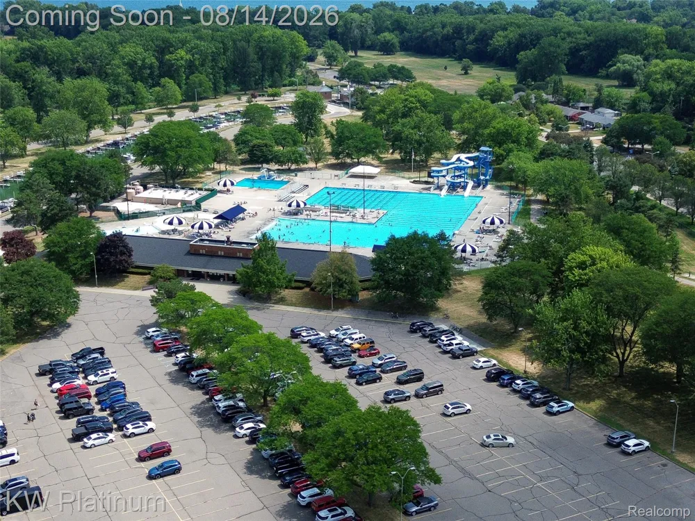 657 Hawthorne Road Grosse Pointe Woods City, MI 48236