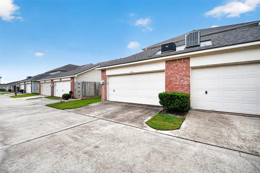 1911 Kemah Village Drive Kemah, TX 77565