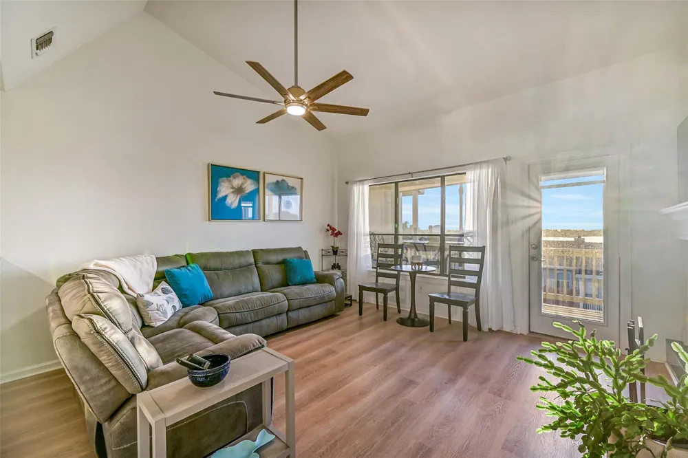 30 Dana Drive Galveston, TX 77554