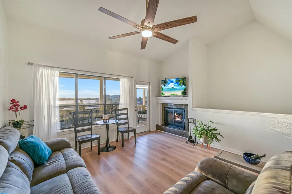 30 Dana Drive Galveston, TX 77554