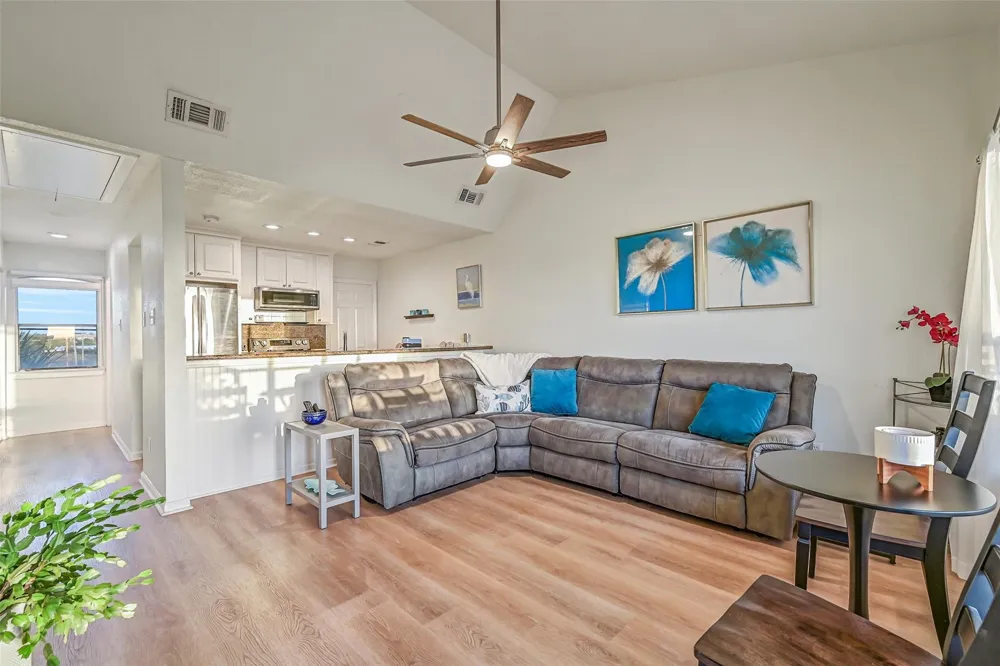 30 Dana Drive Galveston, TX 77554