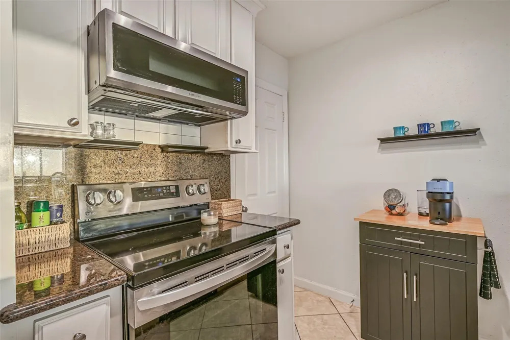 30 Dana Drive Galveston, TX 77554