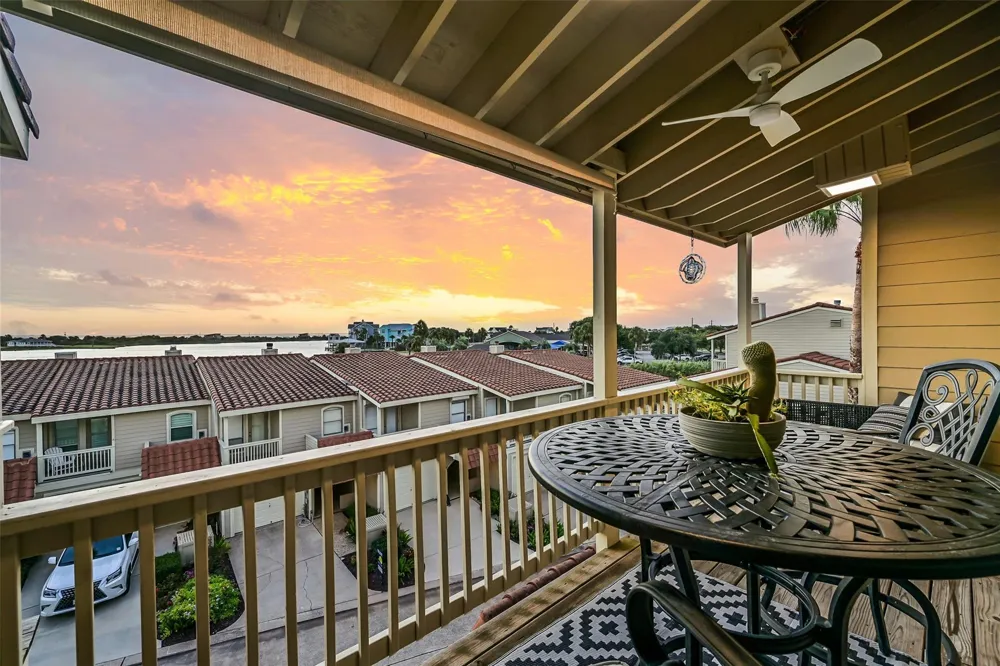 30 Dana Drive Galveston, TX 77554
